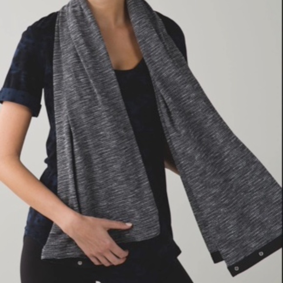 Lululemon Vinyasa Scarf - Picture 2 of 5